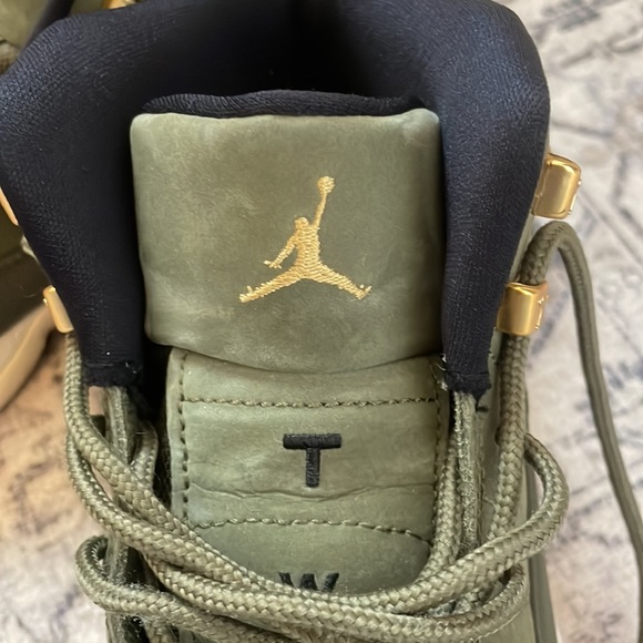 Barely worn Jordan 12 pine green color swade - Picture 3 of 7